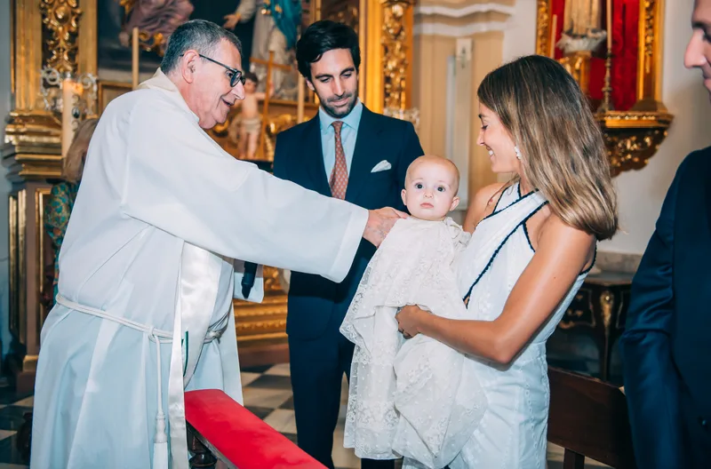 reportaje bautizo ceremonia bendicion fotografia lujo marbella iglesia