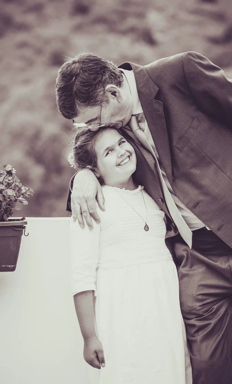 comunion detalles recuerdos abuelo nina familia fotografo