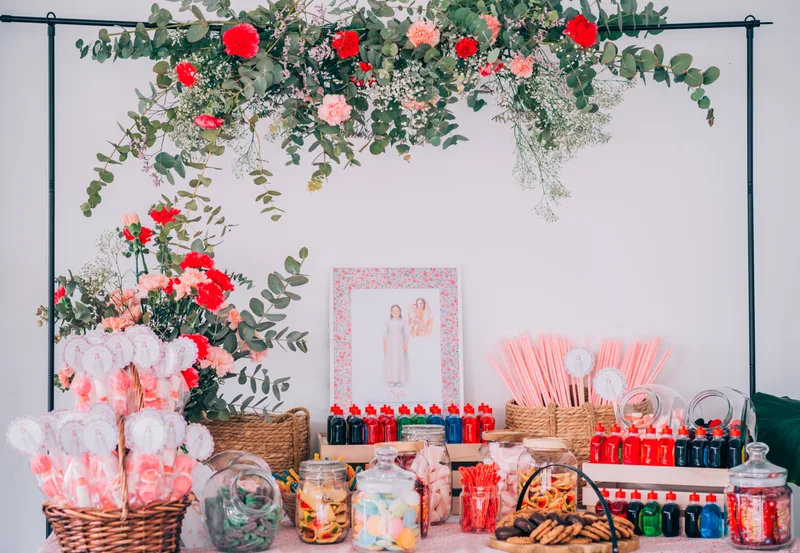 mesa de dulces chuches comunion detallesa decoracion malaga marbella