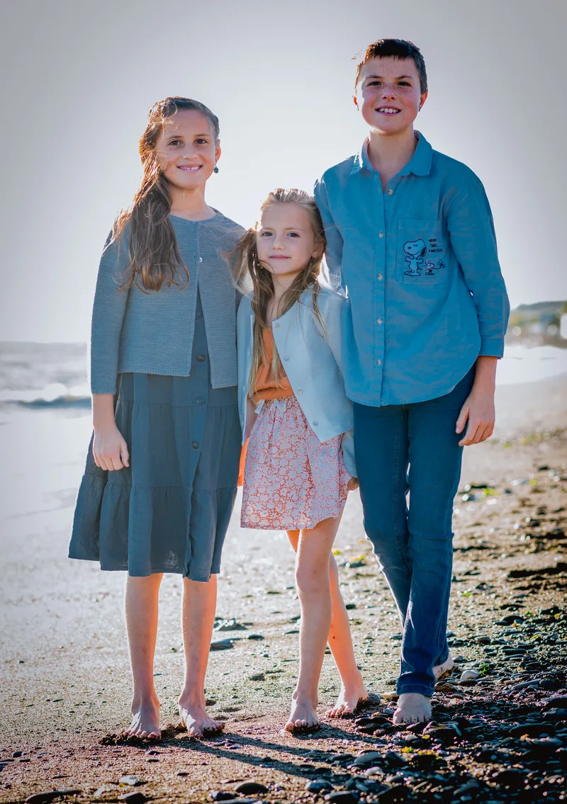 family photography sesion siblings sisters photographer familia beach playa portrait