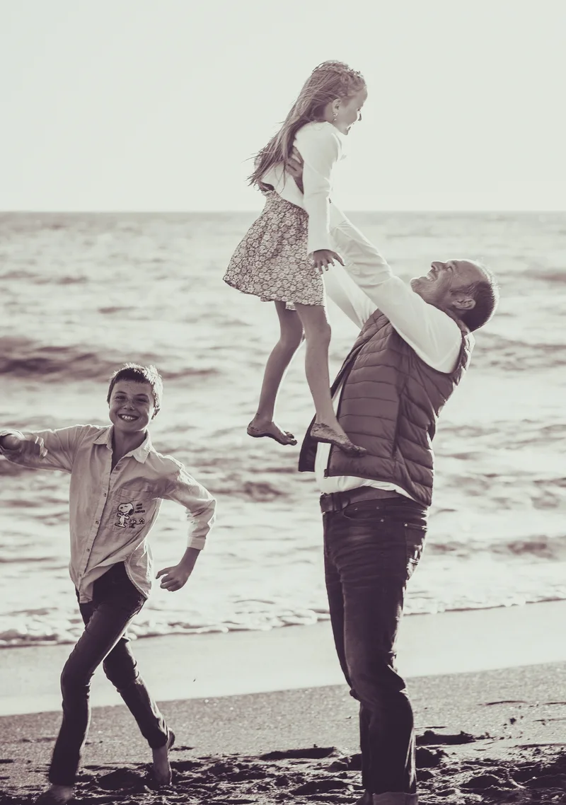 family photoshoot familia sesion malaga playa rincon victoria torre del mar beach