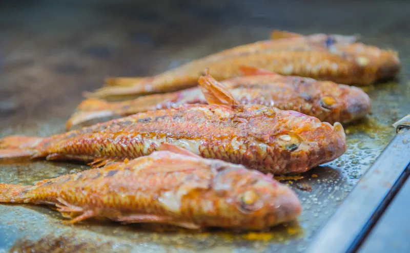 seafood grilled marbella beachfront fotografia gastronomia